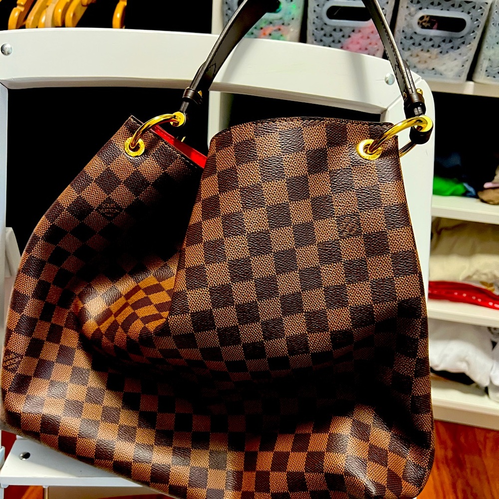 Graceful MM- Louis Vuitton Pursue in great condition. Brand new!